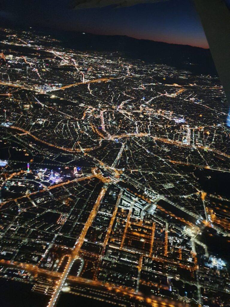 Wien von oben bei Nacht