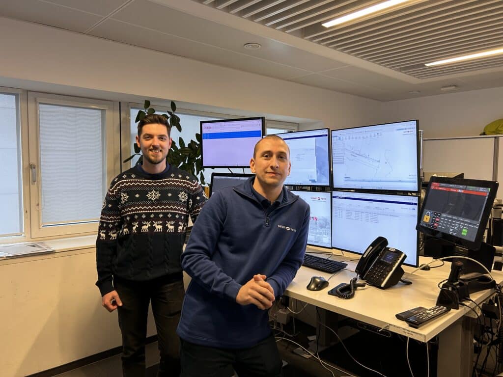 MichaelDrescher_MarcoStowasser Wiener Netze Mitarbeiter vorm Computer