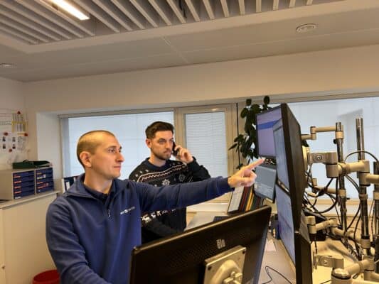 Wiener Netze Mitarbeiter bei der Arbeit im Büro